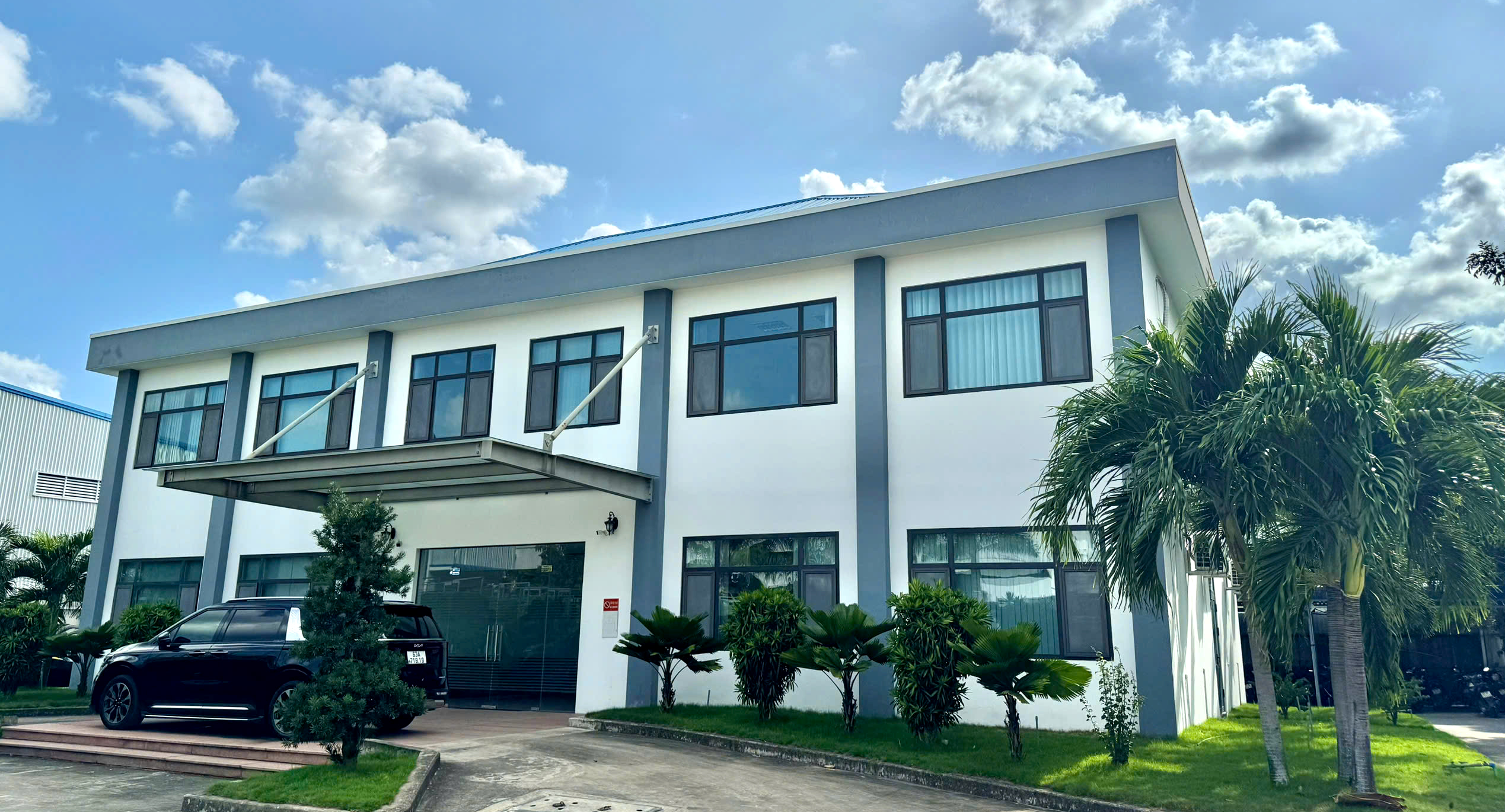 Factory 2: 7,000 m²